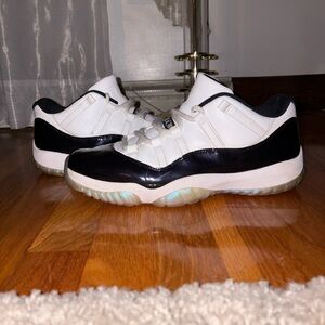 Jordan 11 Low Emerald